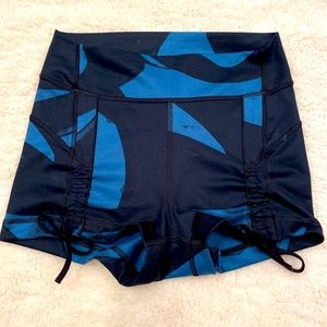 Lululemon Liberty Short Size 6? Blue and Black